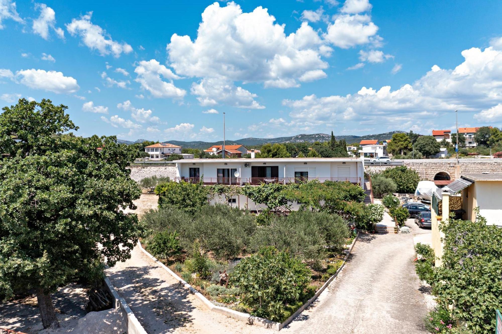 Apartments With A Parking Space Pirovac, Sibenik - 13263 Ngoại thất bức ảnh