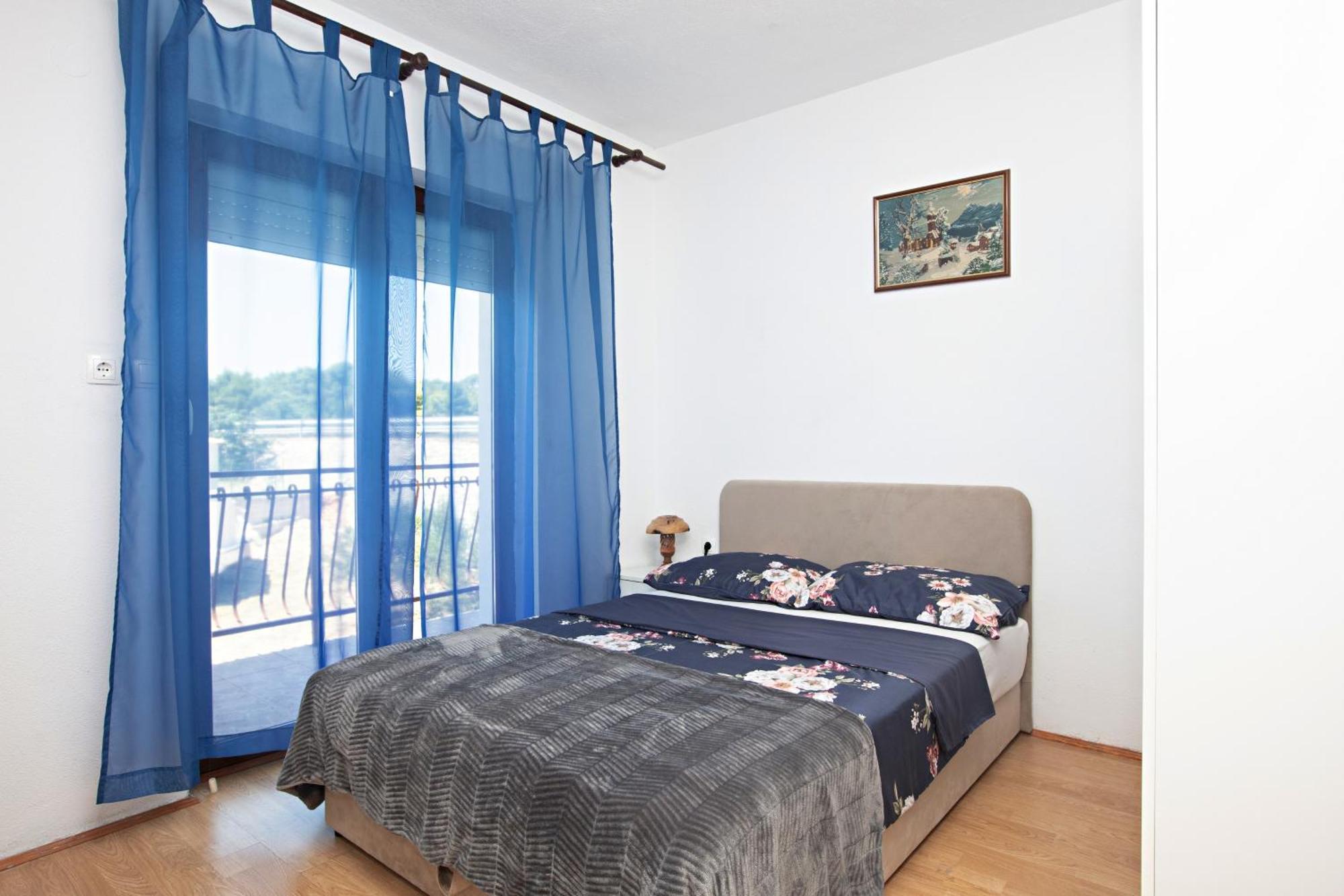 Apartments With A Parking Space Pirovac, Sibenik - 13263 Ngoại thất bức ảnh